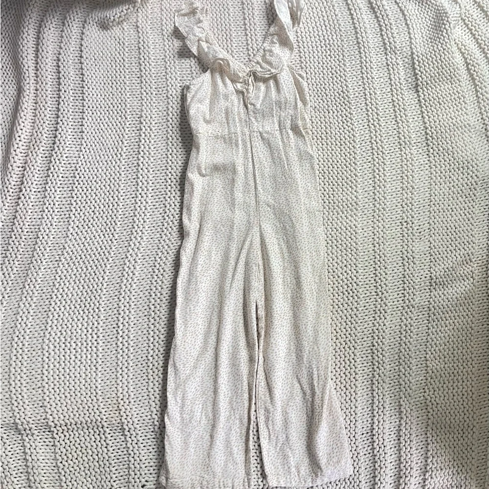 Old Navy Ivory Ruffled Girl's Romper Medium (8)